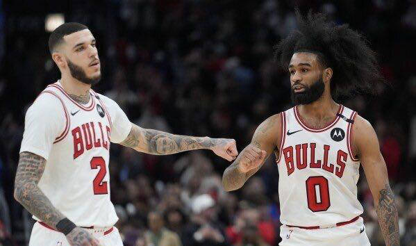 皇冠体育下载-芝加哥公牛考虑交易科比·怀特和朗佐·鲍尔