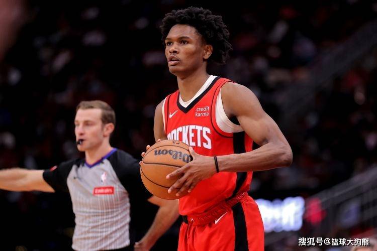 前锋变控卫？名记建议阿门转型！3大优势在手，可化身火箭队战术核心