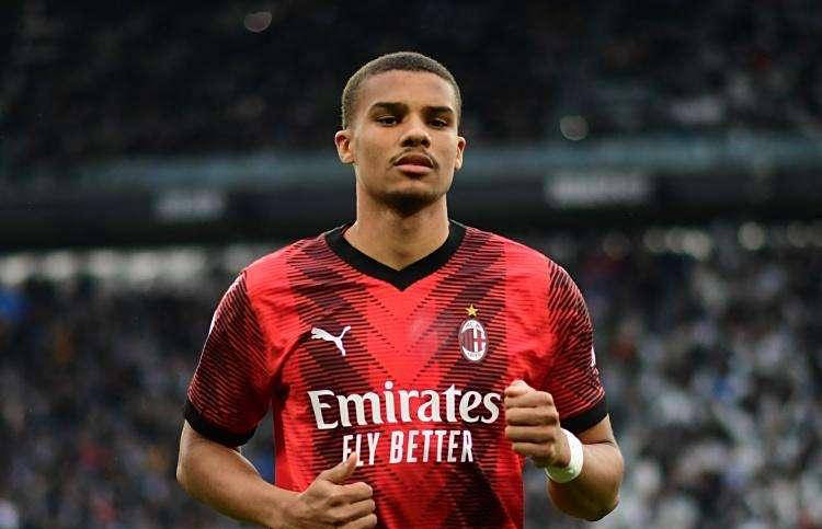 皇冠体育平台-AC米兰主力中卫转会至纽卡斯尔联，阿莱格里极力挽留未果