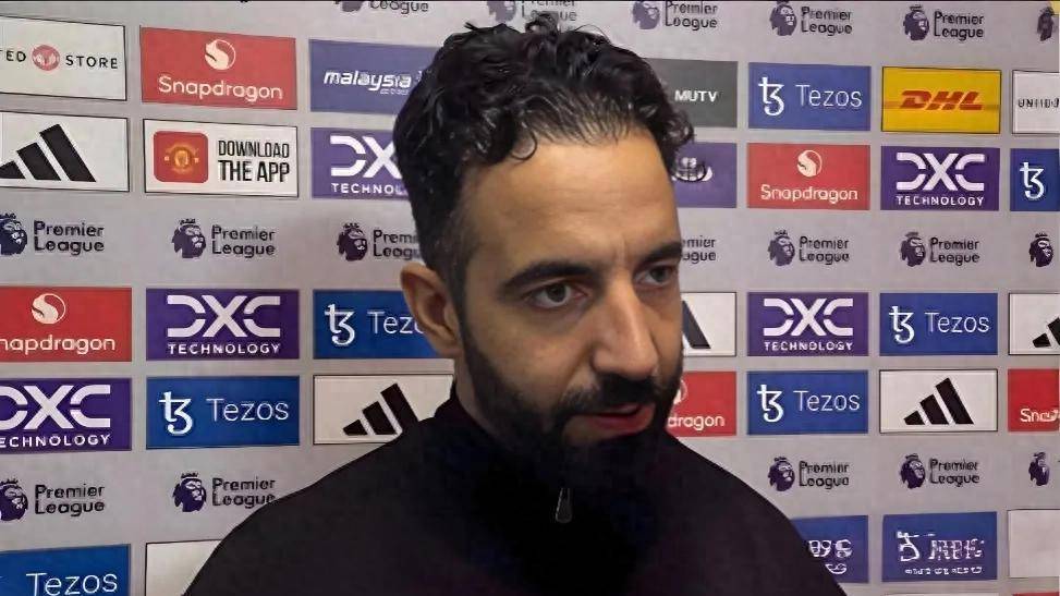 皇冠体育下载-0-1惜败！曼联首战负阿森纳，主帅谈争议判罚获球迷支持