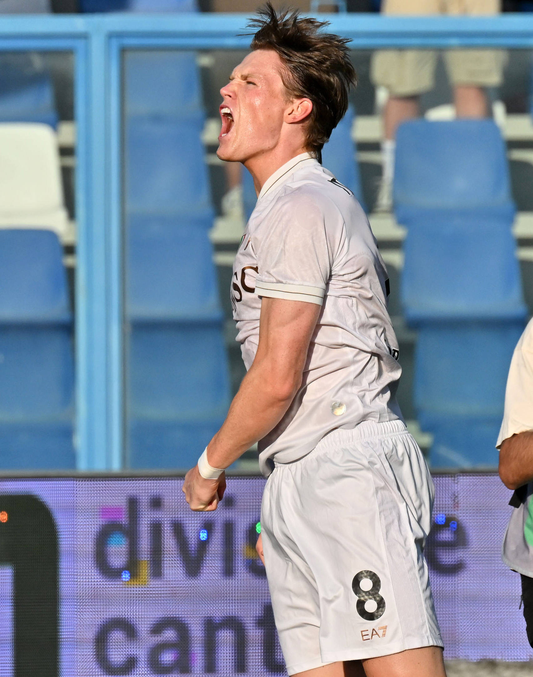 (体育)足球——意甲:那不勒斯胜萨索洛