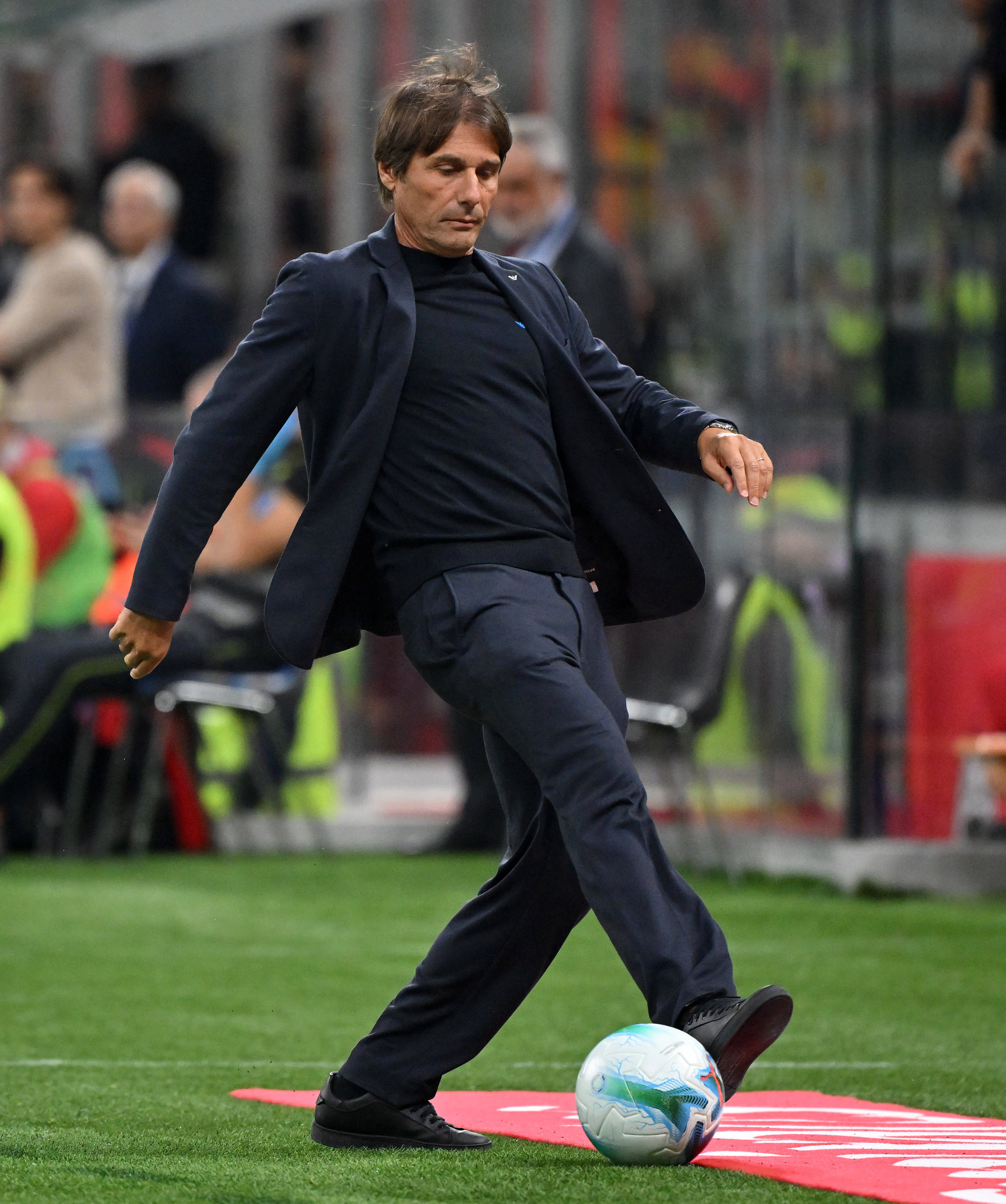 （体育）足球——意甲：AC米兰胜那不勒斯