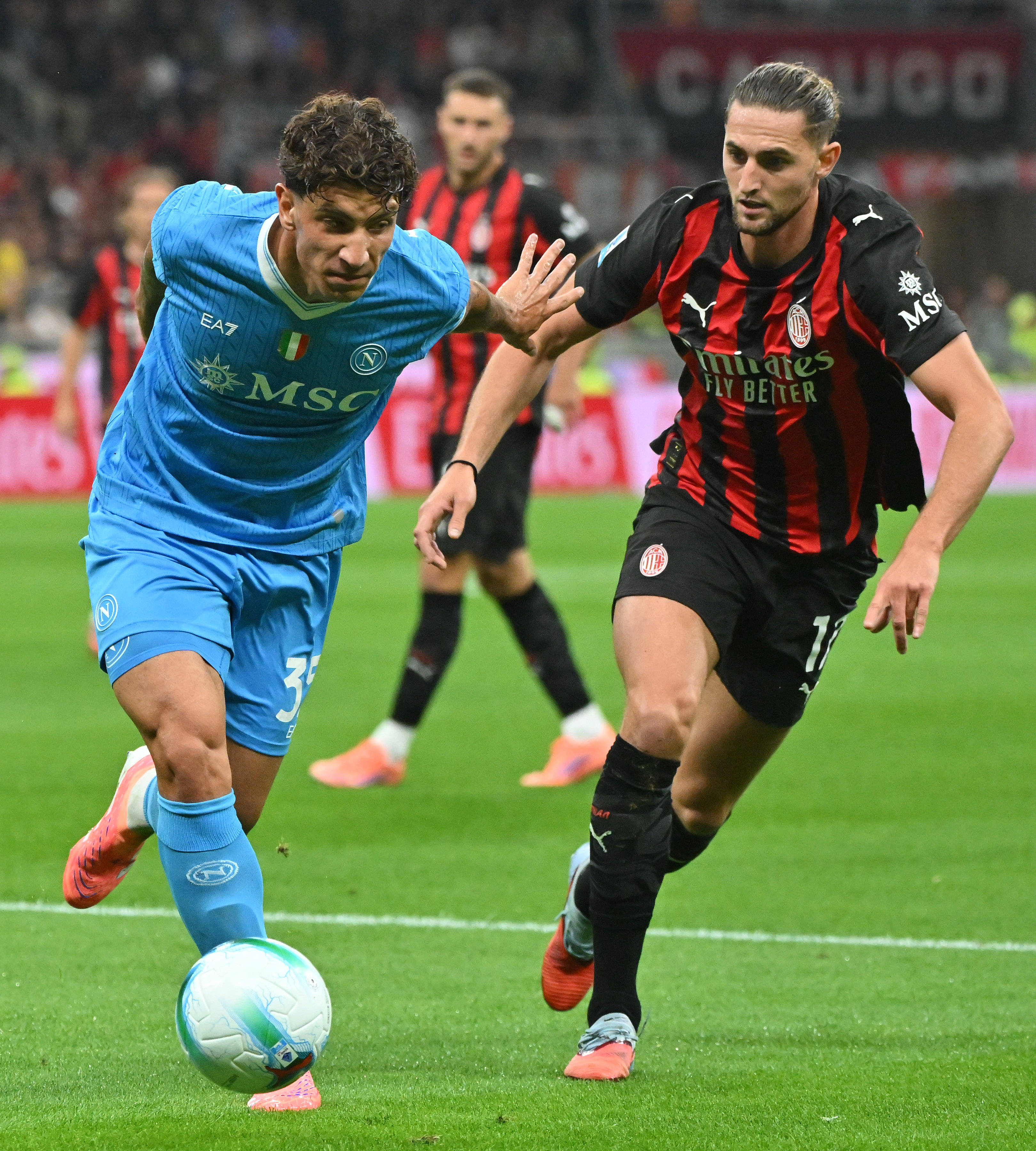 （体育）足球——意甲：AC米兰胜那不勒斯