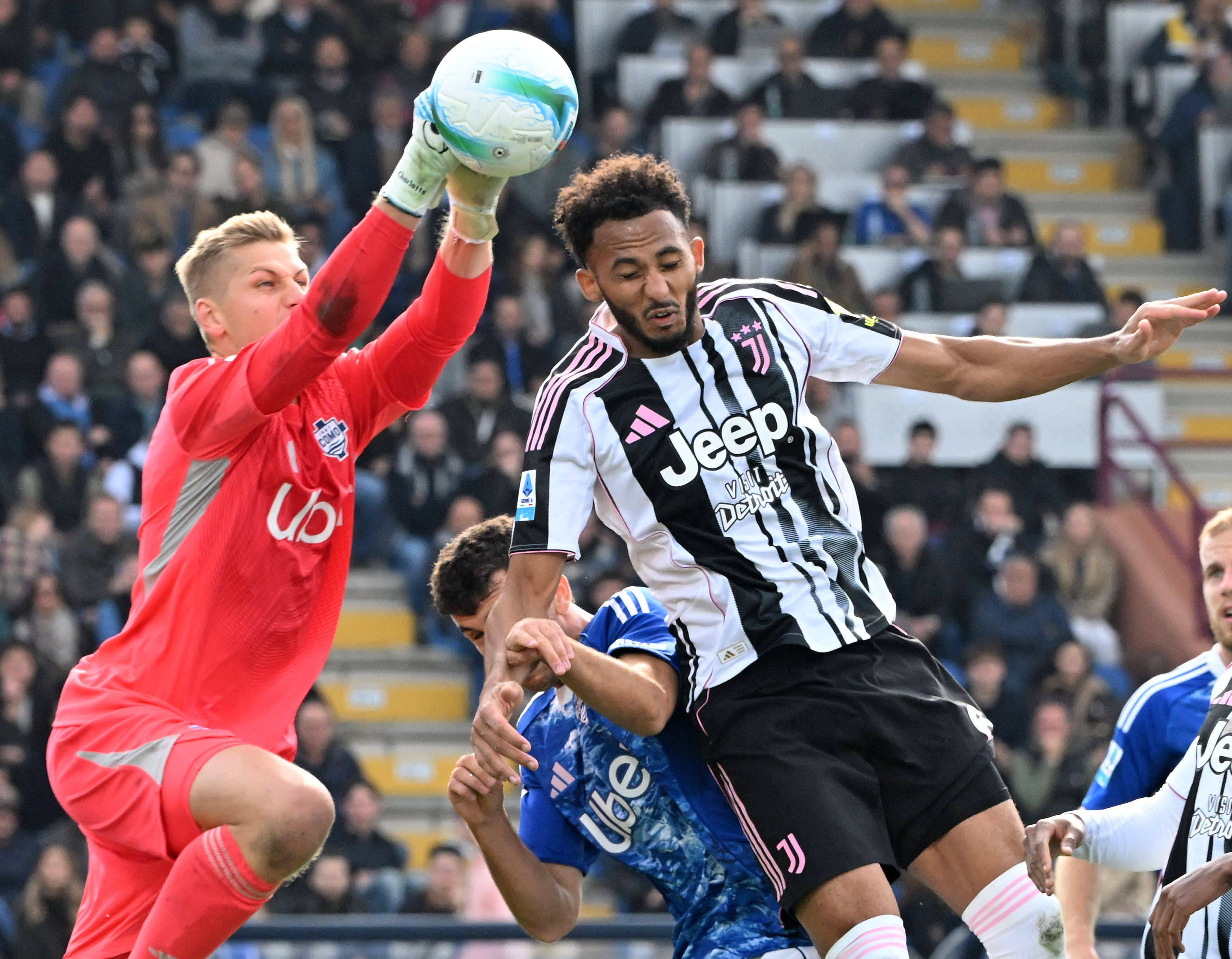 （体育）足球——意甲：科莫胜尤文图斯